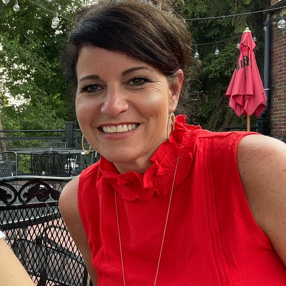 Meet your Posher, Carrie - Picture 2 of 2